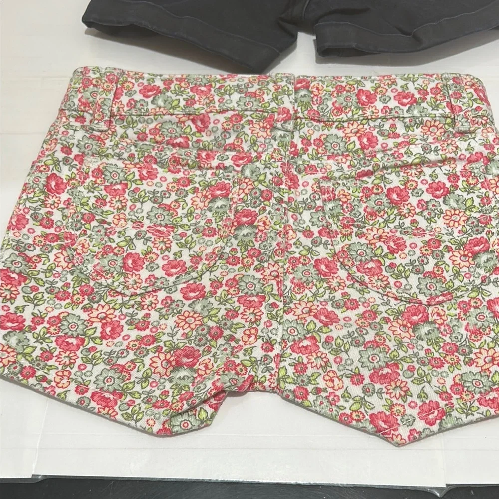 Gap kids Floral and Black Denim Shorts Set size 5 GUC